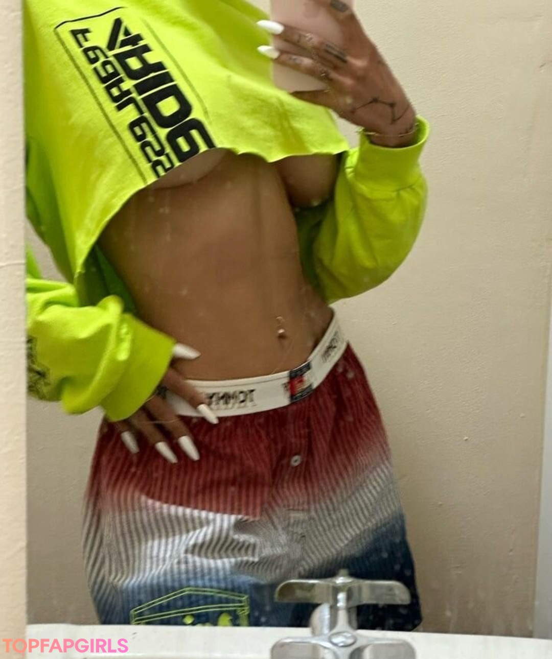 Nahá fotka uniklých OnlyFans od Mia Khalifa #2056