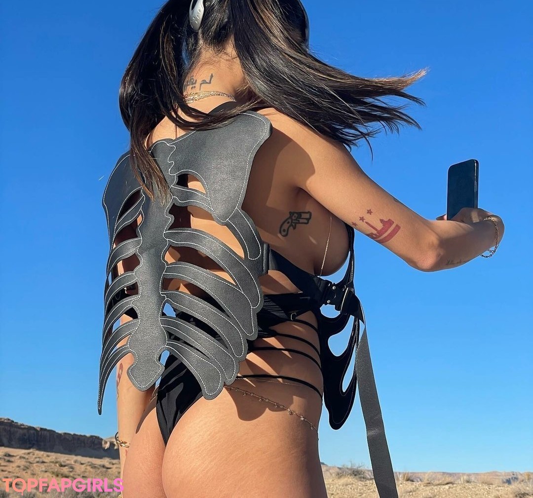 Nahá fotka uniklých OnlyFans od Mia Khalifa #424