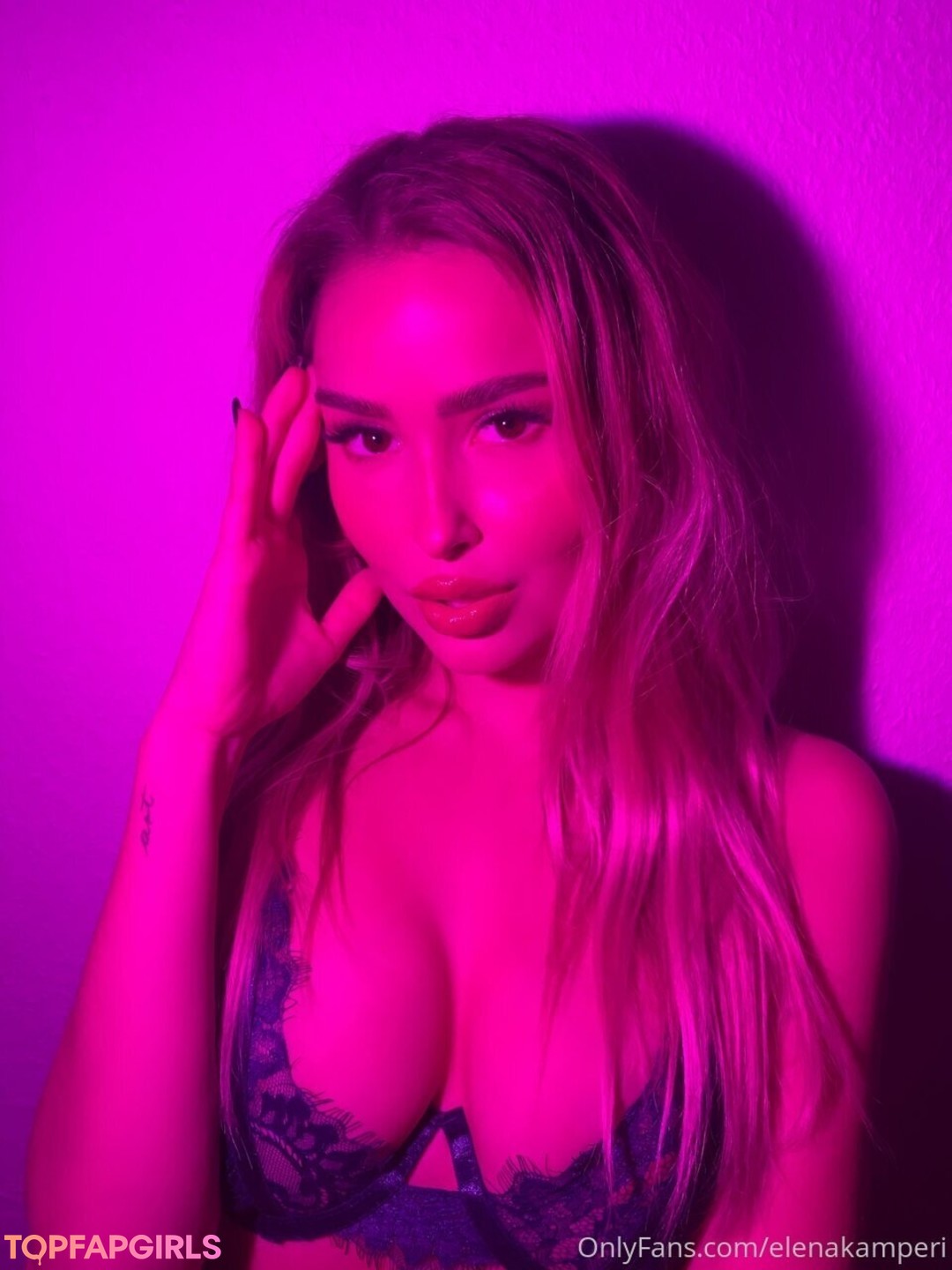 Alasti lekkinud OnlyFans-i pilt Elena Kamperi #390