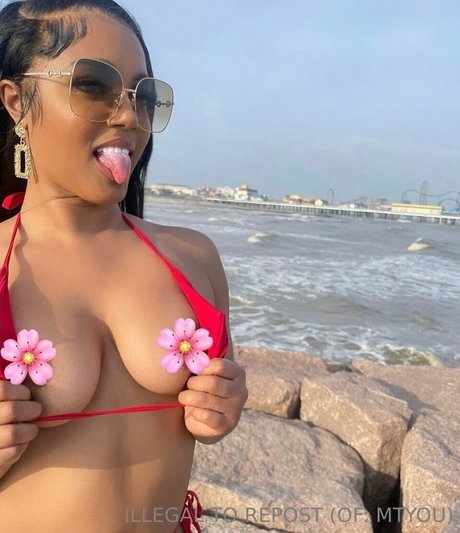 Lola Teases