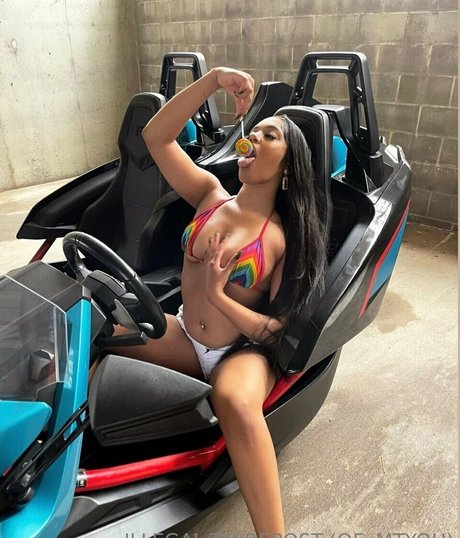 Lola Teases