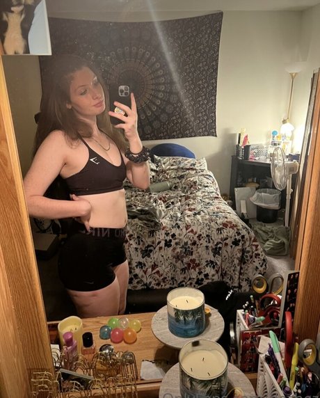 Nahá fotka uniklých OnlyFans od Dezbez420
