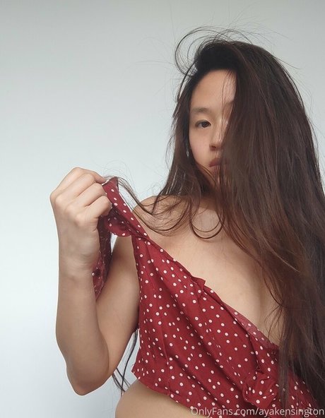 Naken läckt OnlyFans-bild av Aya Kensington