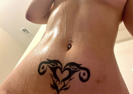 Naken läckt OnlyFans-bild av Okaasan