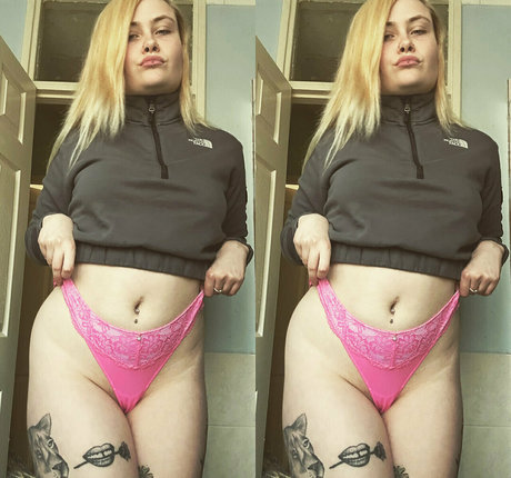 Nahá fotka uniklých OnlyFans od Atlantis B