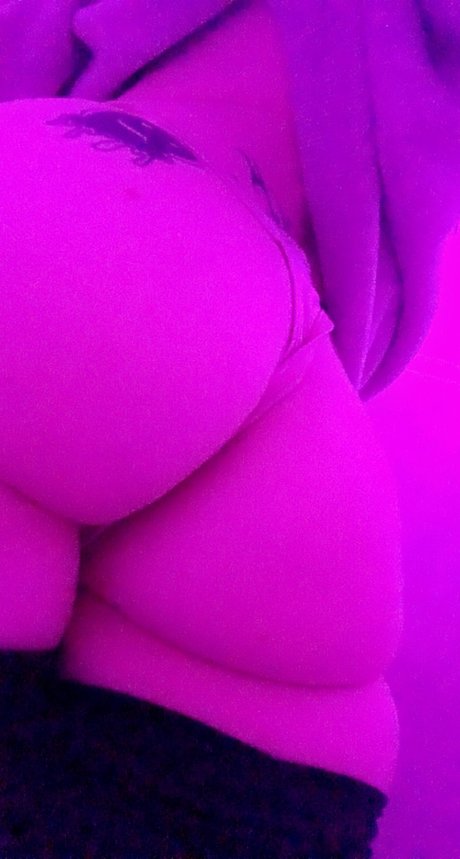 Naakte gelekte OnlyFans-foto van Fvckd011