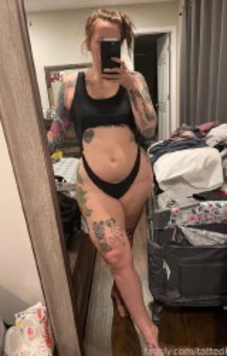 Alasti lekkinud OnlyFans-i pilt Tattedkate