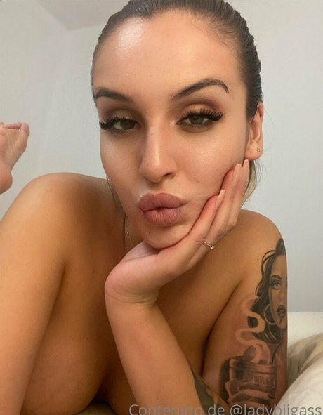 Nahá fotka uniklých OnlyFans od Ladybiigass