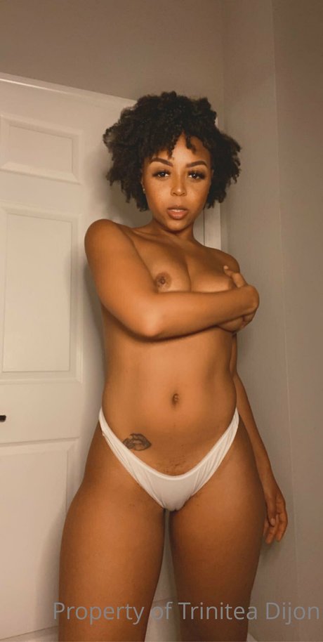 Naken lekkede OnlyFans-bilde av Trinden