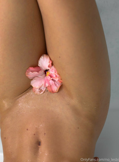 Foto desnuda filtrada de OnlyFans de Nolesbi
