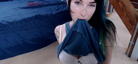 Naken lekkede OnlyFans-bilde av Ivylaura