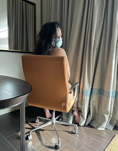 Naakte gelekte OnlyFans-foto van Zeeba Kalan