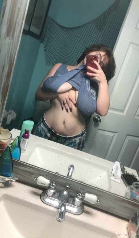 Foto di nudo di fuga di OnlyFans di Lilsuccubi
