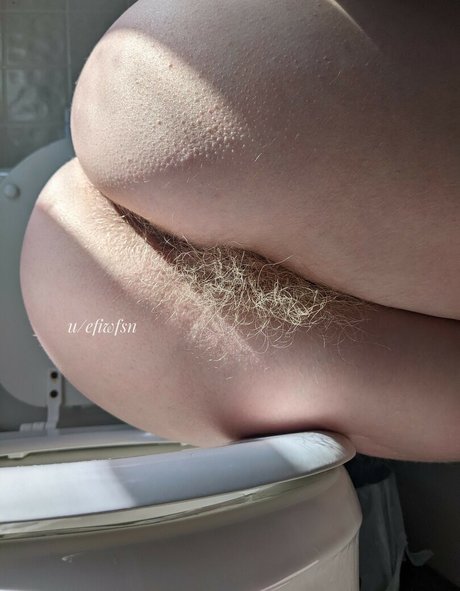 Naakte gelekte OnlyFans-foto van Efiwfsn