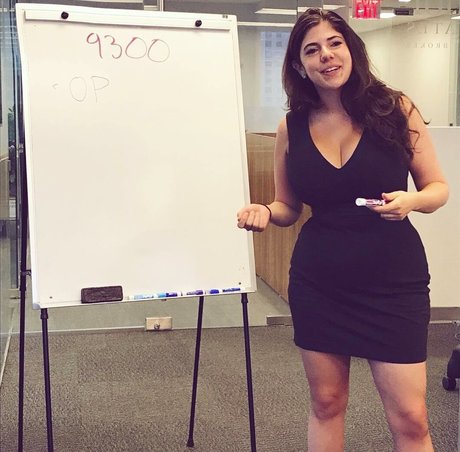 Alasti lekkinud OnlyFans-i pilt Emily H Barry