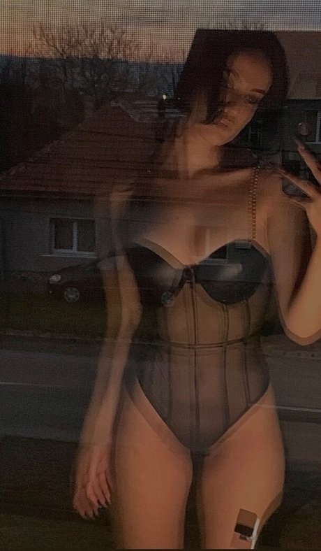Naken lekkede OnlyFans-bilde av Mara Stanciu