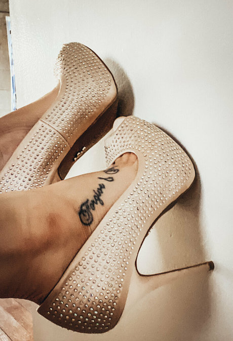 Naken läckt OnlyFans-bild av Simplyyprettyytoes