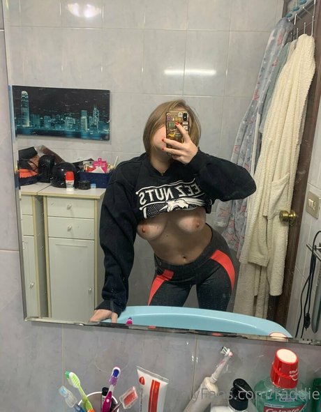 Naken läckt OnlyFans-bild av Raddie