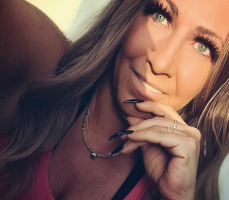 Nahá fotka uniklých OnlyFans od Bigultrapromotion