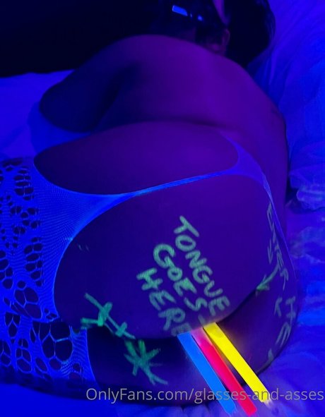 Foto di nudo di fuga di OnlyFans di Glassesandasses