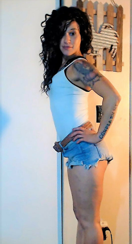 Naken lekkede OnlyFans-bilde av Tiamorluv