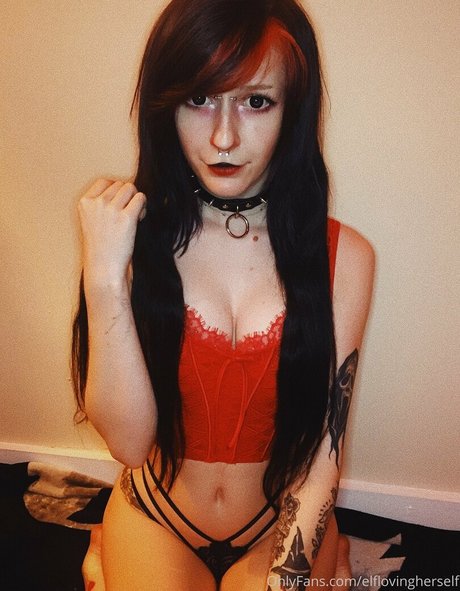 Nahá fotka uniklých OnlyFans od Elflovingherself