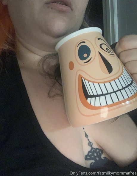 Naakte gelekte OnlyFans-foto van Fatmilkymommafree