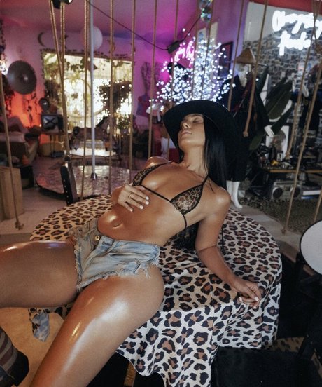 Naken lekkede OnlyFans-bilde av Erose Eroze