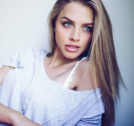 Nahá fotka uniklých OnlyFans od Marina Laswick