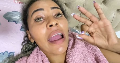 Nahá fotka uniklých OnlyFans od Renata Santos