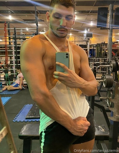 Naken läckt OnlyFans-bild av Emilianoterra