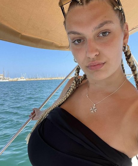 Nahá fotka uniklých OnlyFans od Nell H
