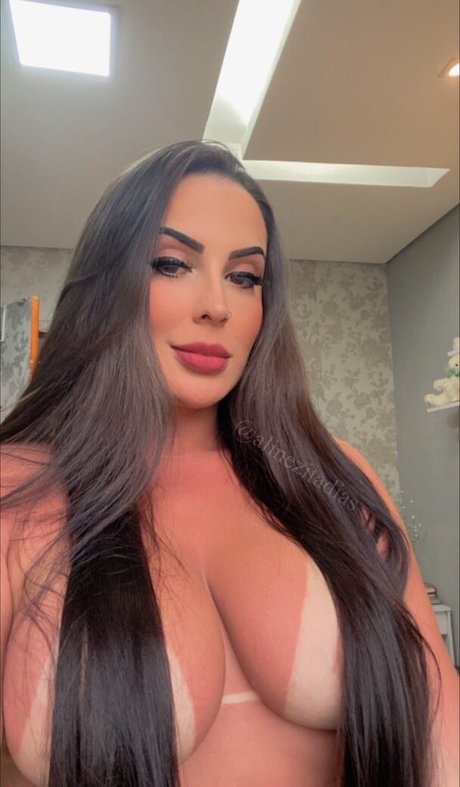 Naken lekkede OnlyFans-bilde av Alinezita Dias