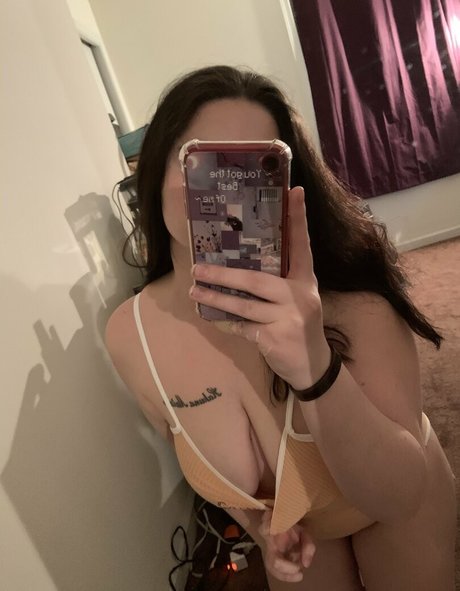 Nahá fotka uniklých OnlyFans od Butterflylovebug