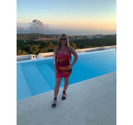 Nahá fotka uniklých OnlyFans od Sophie Defoe