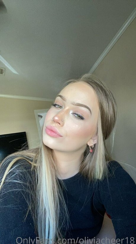 Oliviacheer18 OnlyFans 유출 누드 사진