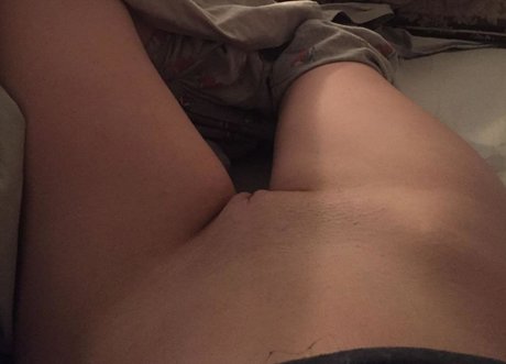 Nagie wyciekłe zdjęcie OnlyFans od Sleepydinosaur