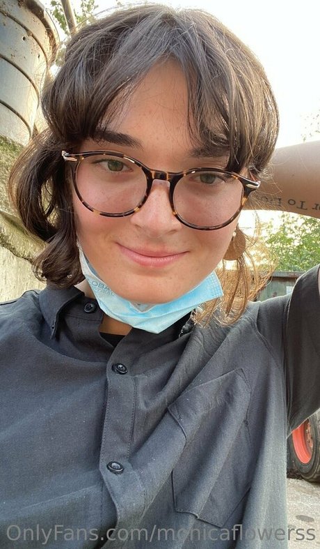 Monicaflowerss