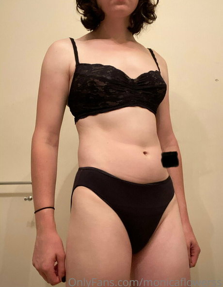 Naken lekkede OnlyFans-bilde av Monicaflowerss