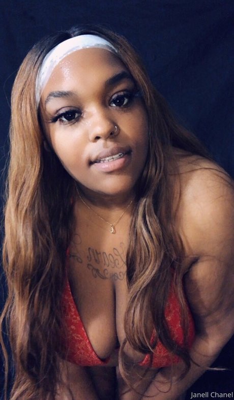 Nahá fotka uniklých OnlyFans od Jchanel12