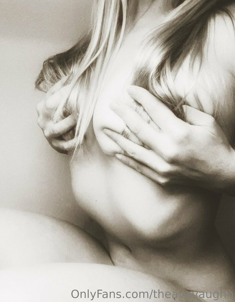 Foto nua vazada do OnlyFans de Theavavaughn
