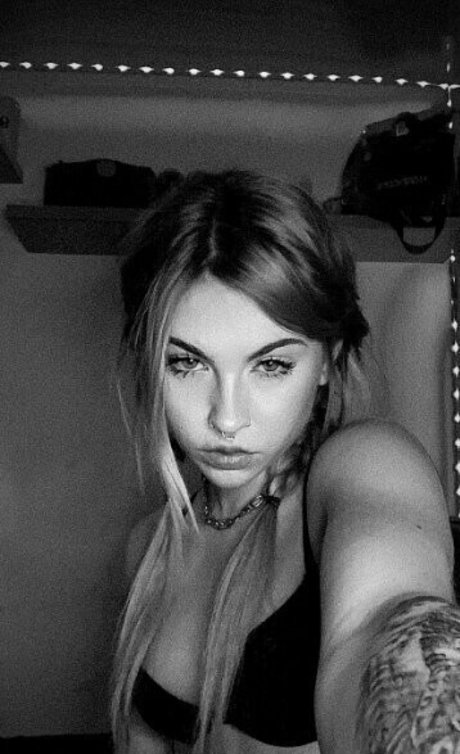 Naken lekkede OnlyFans-bilde av Thenynee
