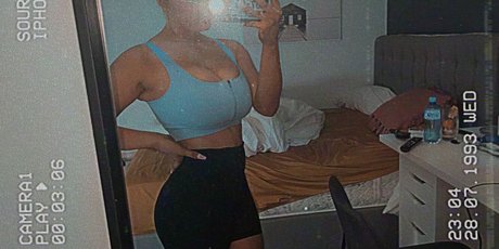 Naken lekkede OnlyFans-bilde av Charlotte Page