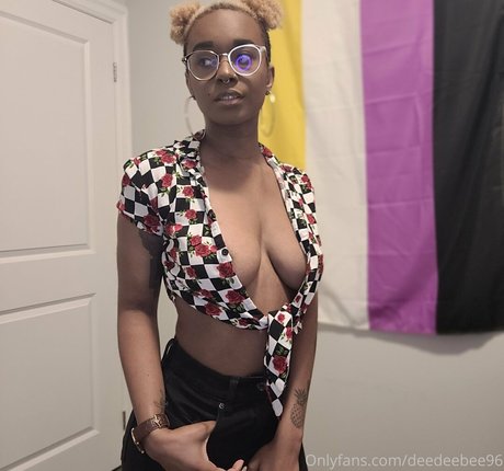 Nahá fotka uniklých OnlyFans od Deedeebee96