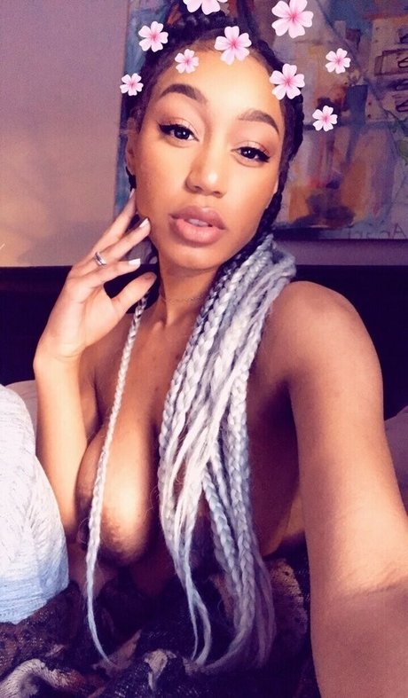 Alasti lekkinud OnlyFans-i pilt Nia Simone