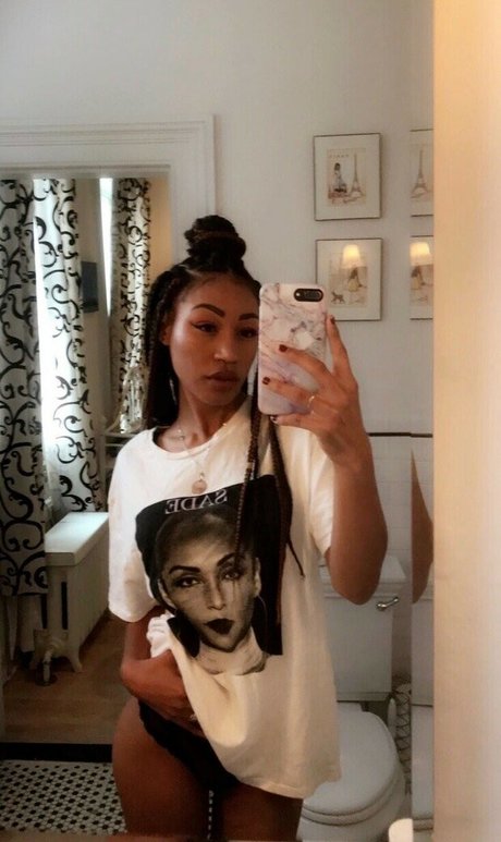 Nia Simone