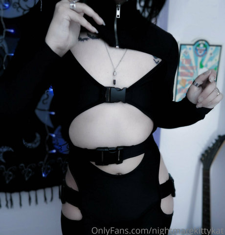Naken lekkede OnlyFans-bilde av Nightmarekittykat