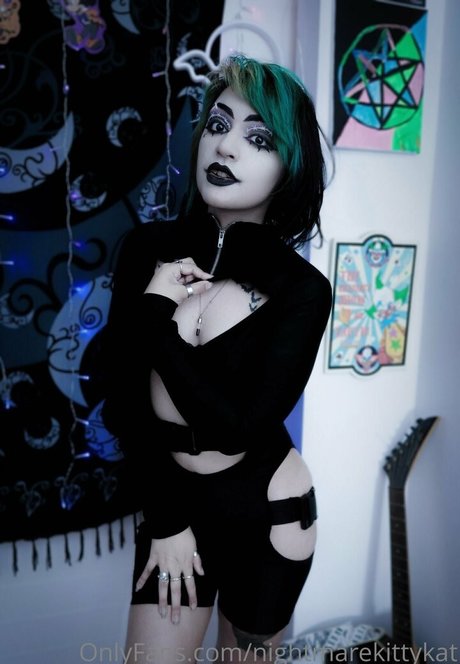 Nacktes geleaktes OnlyFans-Foto von Nightmarekittykat