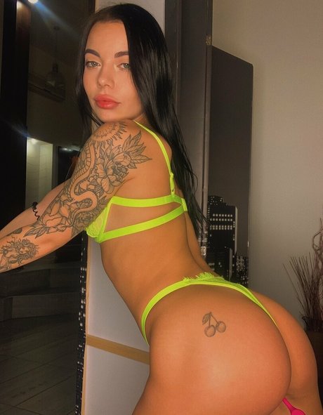 Alaston vuotanut OnlyFans-kuva Bellablackfree