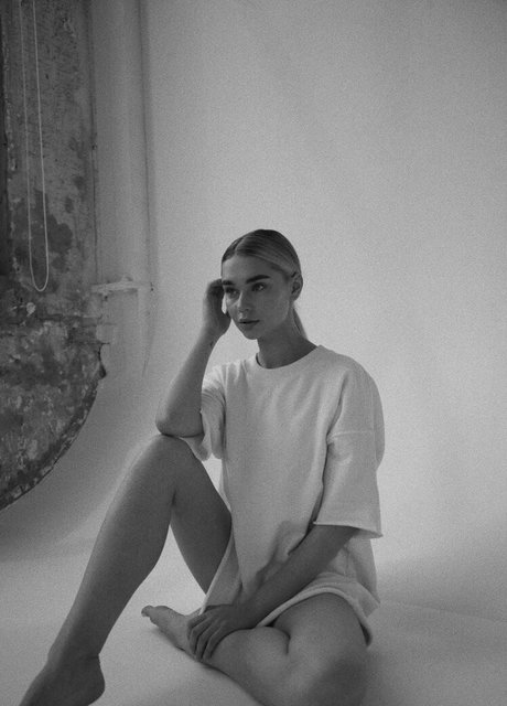 Naken lekkede OnlyFans-bilde av Sandyblond